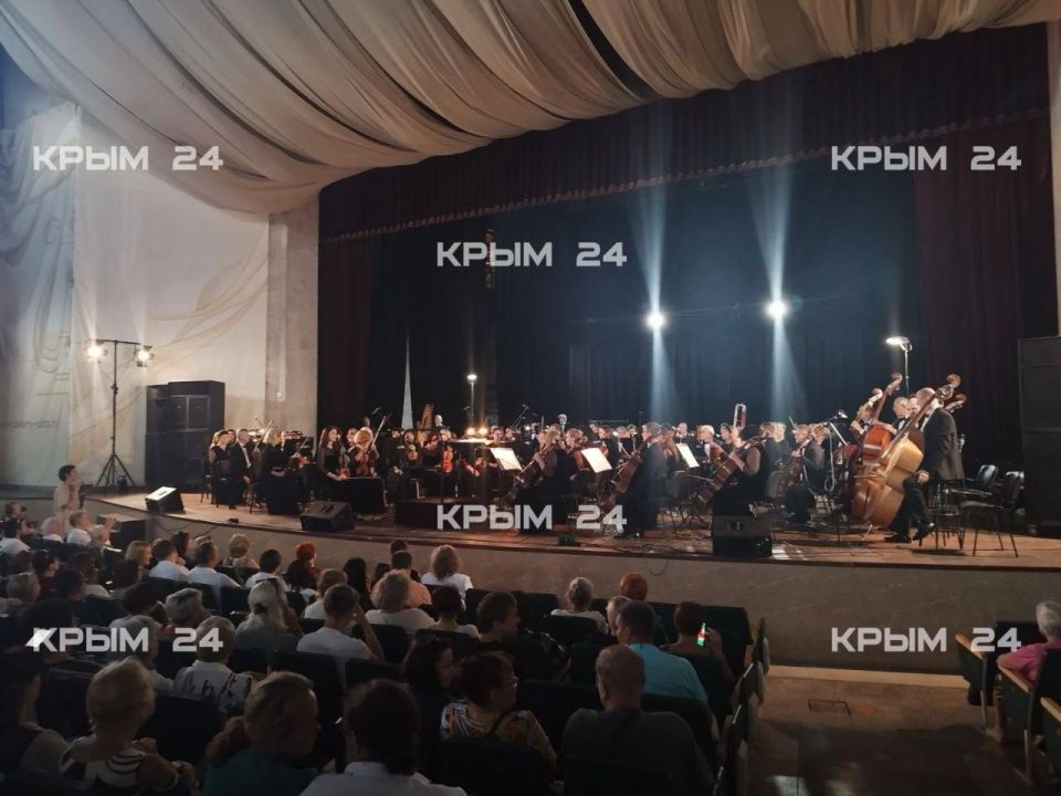 В Ялте проходит концерт «Оркестр непокорённых — Великой Победе!» В Ялте проходит концерт «Оркестр непокорённых — Великой Победе!»