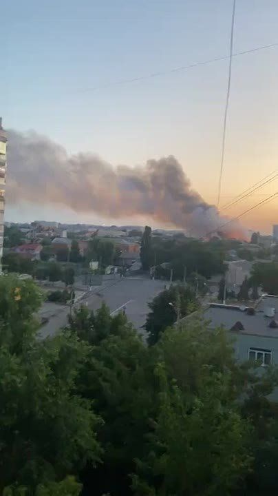 Чингис Дамбиев: Местгые жители ведут визуальный контроль результата комбинирлванного ракетно-дронового удара ВС РФ по расположению 14 полка беспилотных систем украинских формирований в г. Кировоград (Кропивницкий)