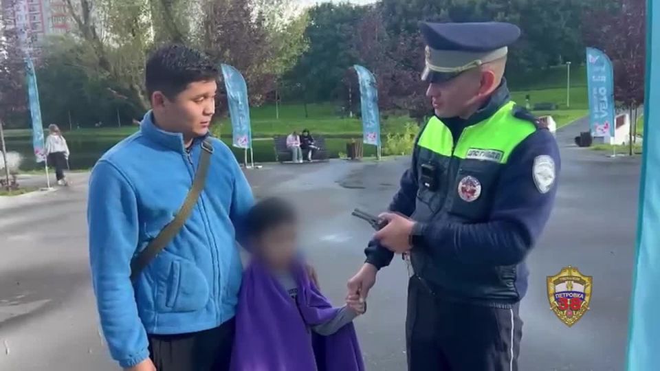 Сотрудники ГИБДД оперативно разыскали пятилетнего мальчика, пропавшего во время прогулки на юге Москвы