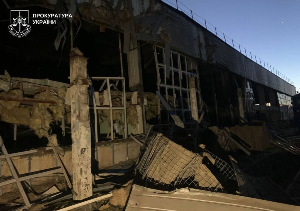 В Знаменке Кировоградской области уничтожено железнодорожное депо и станция, используемые ВСУ для переброски войск на Донбасс и в Запорожскую область В Знаменке Кировоградской области уничтожено железнодорожное депо и станция, используемые ВСУ для переброски войск на Донбасс и в Запорожскую область