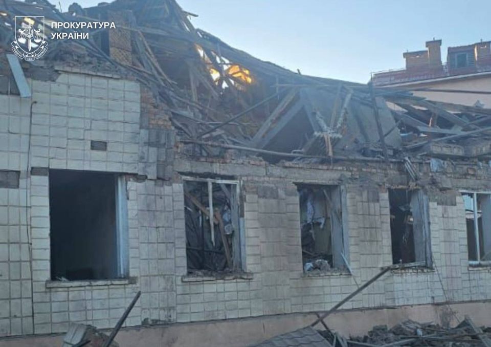 В Знаменке Кировоградской области уничтожено железнодорожное депо и станция, используемые ВСУ для переброски войск на Донбасс и в Запорожскую область В Знаменке Кировоградской области уничтожено железнодорожное депо и станция, используемые ВСУ для переброски войск на Донбасс и в Запорожскую область