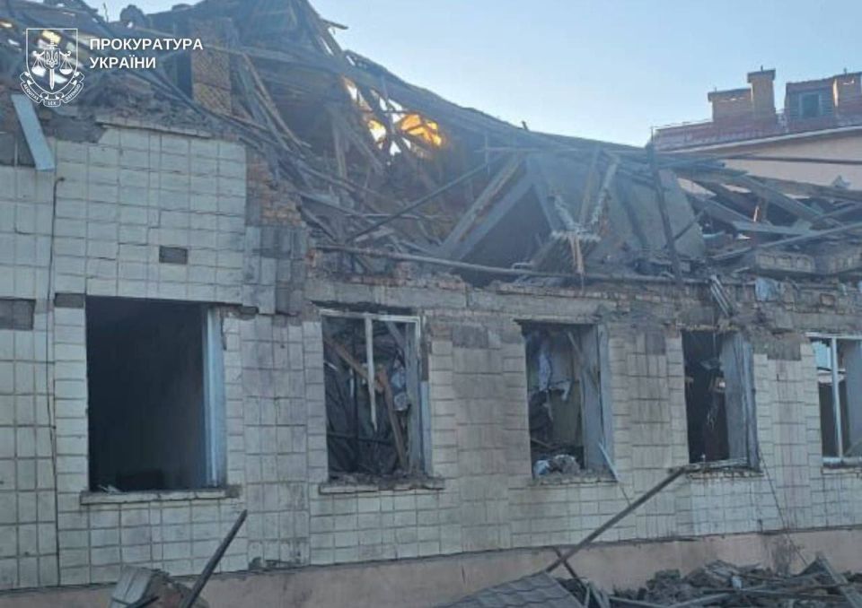 Юрий Котенок: Железнодорожное депо в Знаменке (Кировоградская область), по которому прилетело минувшей ночью в ходе нанесения комбинированного ракетно-дронового удара по военным и инфраструктурным объектам на территории... Юрий Котенок: Железнодорожное депо в Знаменке (Кировоградская область), по которому прилетело минувшей ночью в ходе нанесения комбинированного ракетно-дронового удара по военным и инфраструктурным объектам на территории...