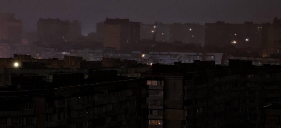 Блэкаут наступил в Киеве после ударов ВС РФ Блэкаут наступил в Киеве после ударов ВС РФ