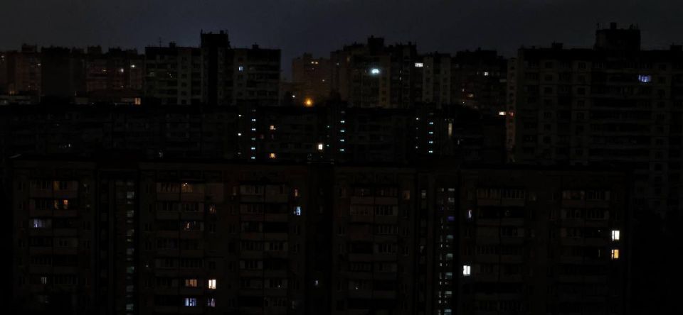 Блэкаут наступил в Киеве после ударов ВС РФ Блэкаут наступил в Киеве после ударов ВС РФ