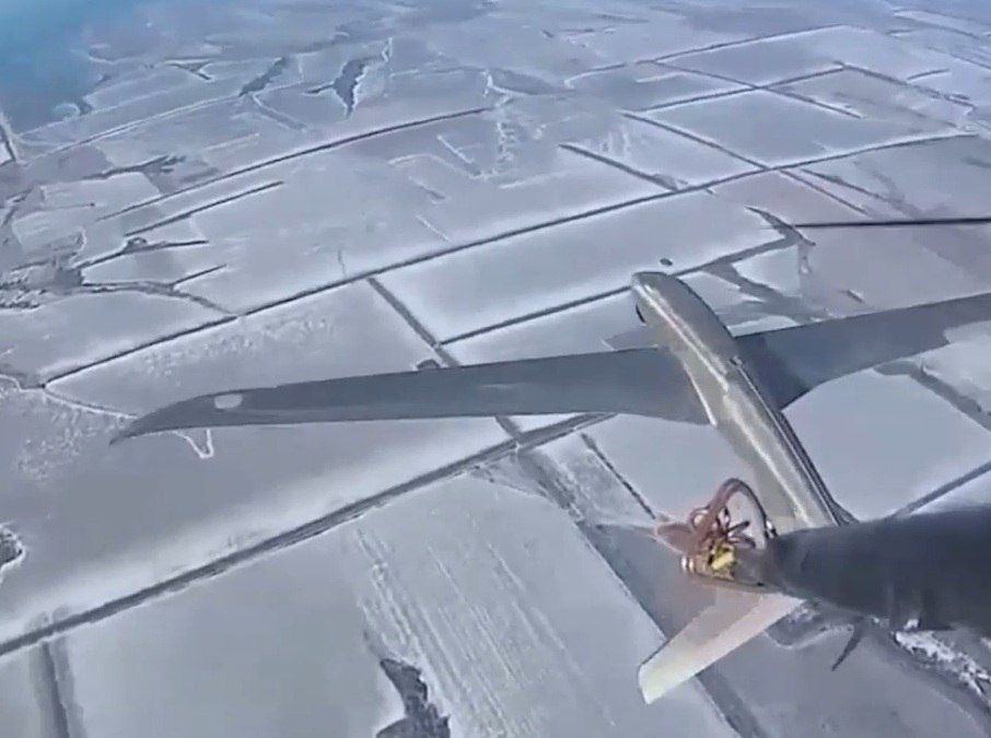 Кадры уничтожения расчетами БПЛА ВС РФ ударных и разведывательных БПЛА самолетного типа и личного состава ВСУ Кадры уничтожения расчетами БПЛА ВС РФ ударных и разведывательных БПЛА самолетного типа и личного состава ВСУ