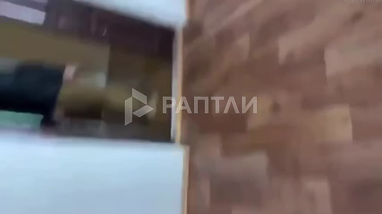 Украинский чиновник Сергей Савич открыл стрельбу в здании Светловодского горсовета прямо во время онлайн-трансляции, есть пострадавшие